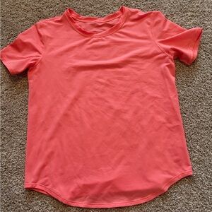 Lululemon pink shirt no size known-most likely a 4 or 6
